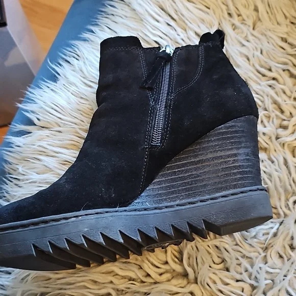 Sofft. Black Ankle Boots with Side Zipper and Rounded Toe - Picture 3 of 3